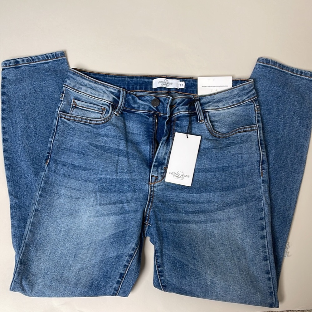 Carly Jean LA size 11 new with tags light denim jeans with distressed knees